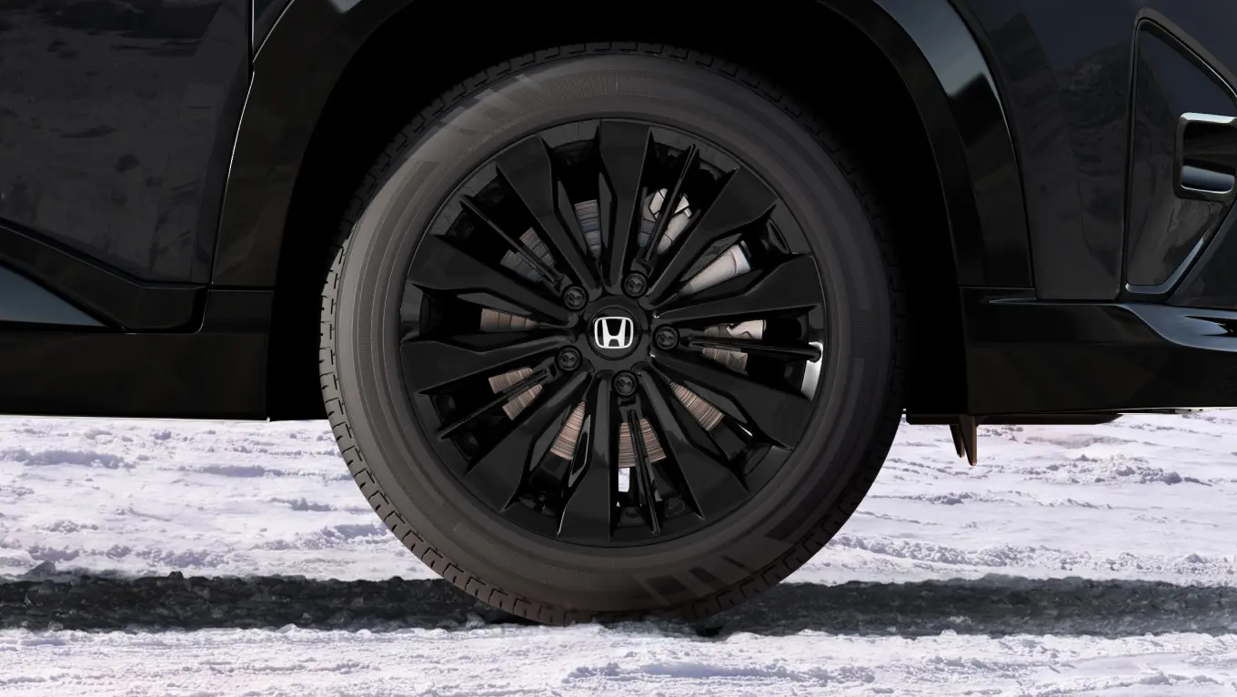 Glossy Black R17 Diamond-Cut Alloys