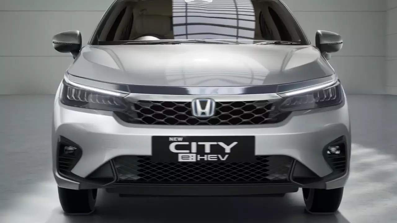 https://www.hondacarindia.com/images/videoFallbackImages/ehev-mobile.webp